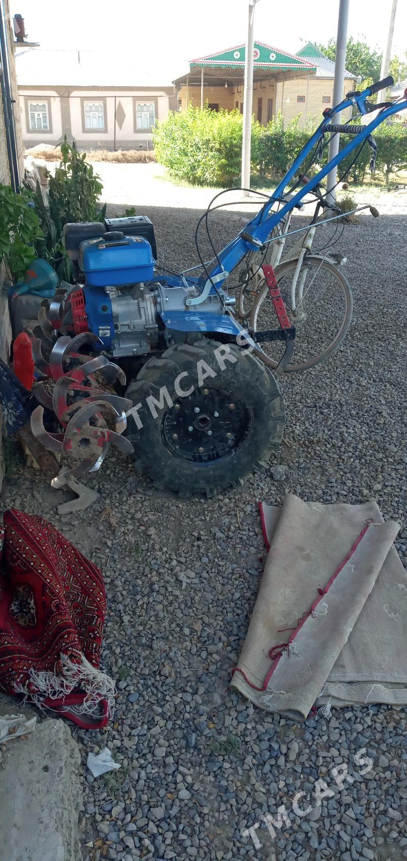 Yer agdaryan traktor - Мургап - img 3