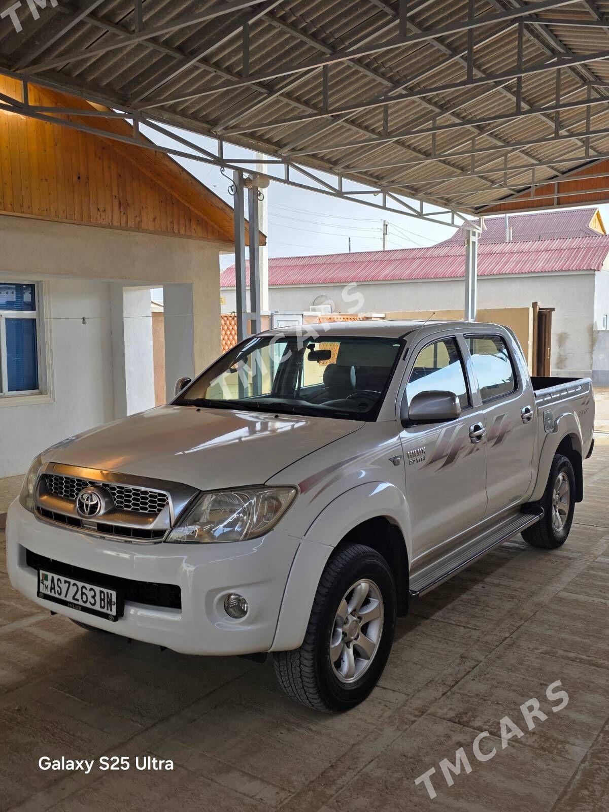 Toyota Hilux 2009 - 220 000 TMT - Гумдаг - img 2