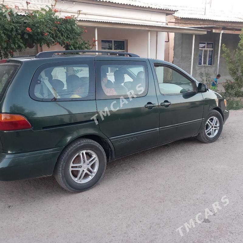 Toyota Sienna 2000 - 150 000 TMT - Шабатский этрап - img 1
