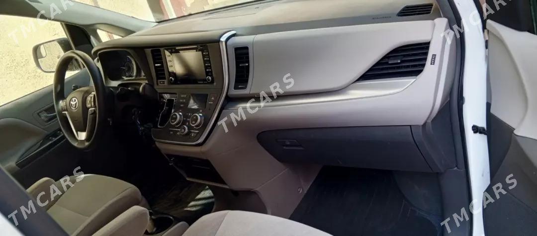 Toyota Sienna 2019 - 411 000 TMT - Туркменгала - img 6