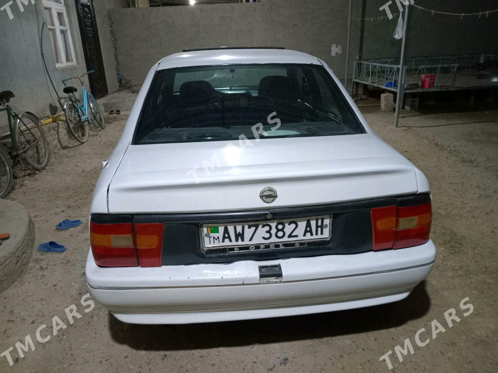 Opel Vectra 1991 - 22 000 TMT - Яшлык - img 3