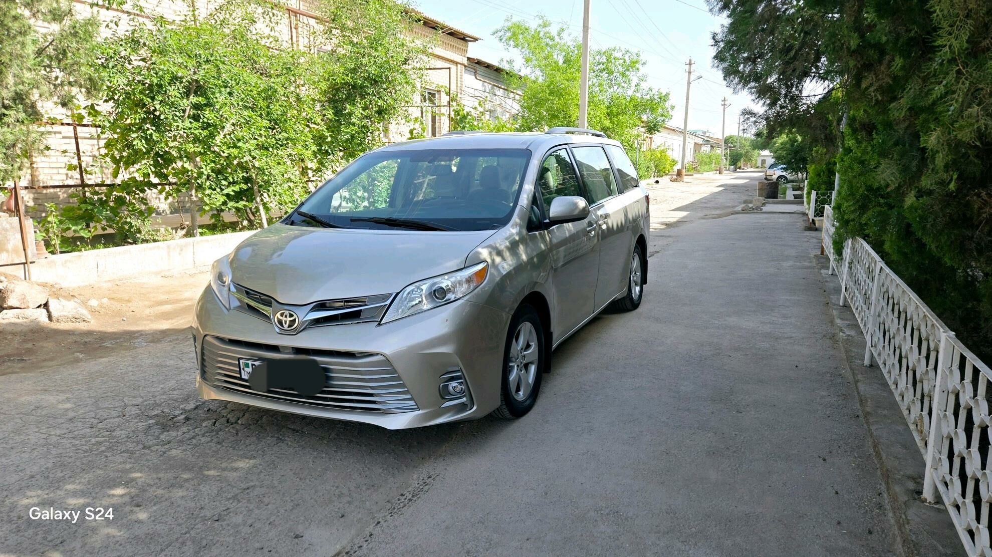 Toyota Sienna 2016 - 310 000 TMT - Дашогуз - img 9