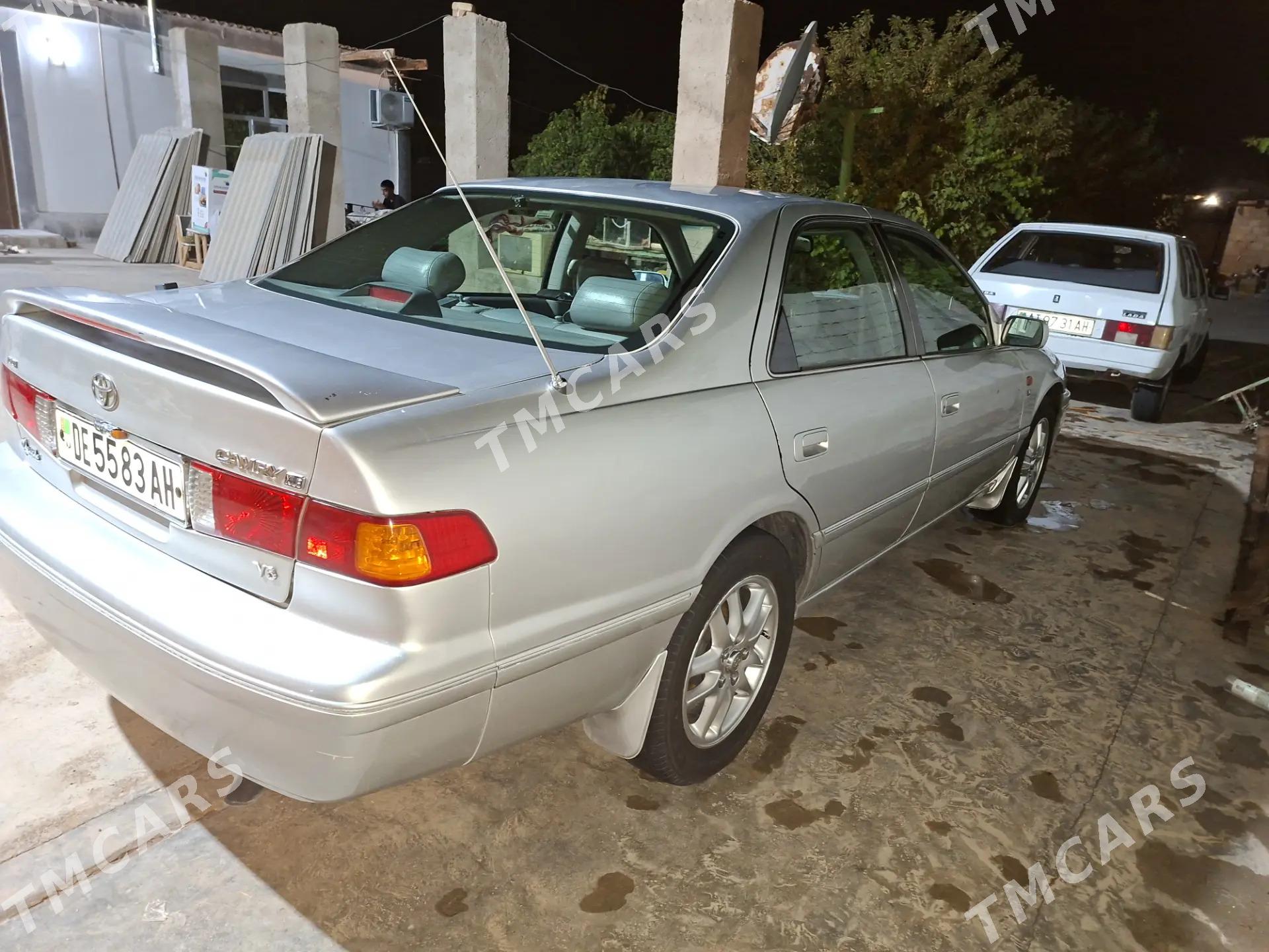 Toyota Camry 2000 - 170 000 TMT - Теджен - img 8