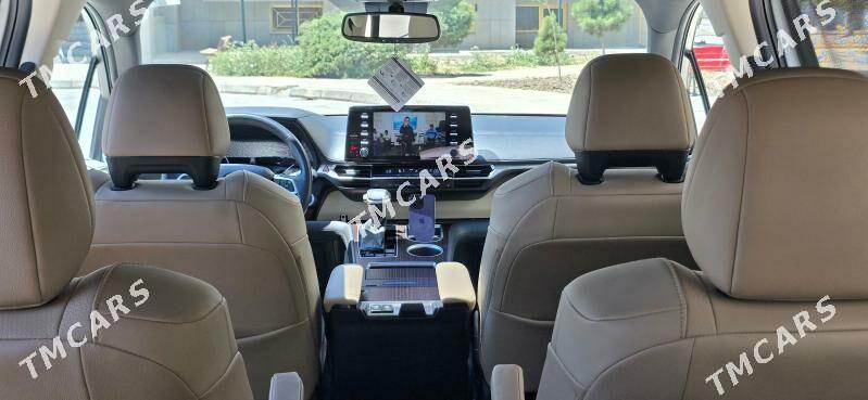 Toyota Sienna 2022 - 608 000 TMT - Мары - img 3