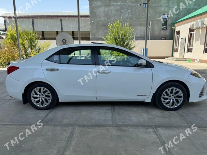 Toyota Corolla 2018 - 220 000 TMT - Бузмеин - img 4
