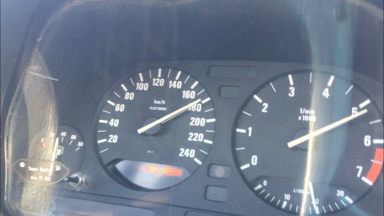 BMW 520 1992 - 44 000 TMT - Sarahs - img 6