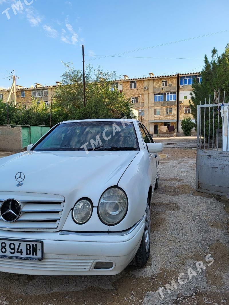 Mercedes-Benz E320 1996 - 75 000 TMT - Балканабат - img 4