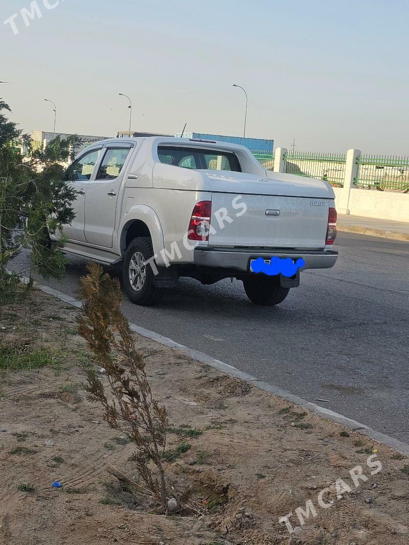 Toyota Hilux 2014 - 430 000 TMT - Aşgabat - img 2