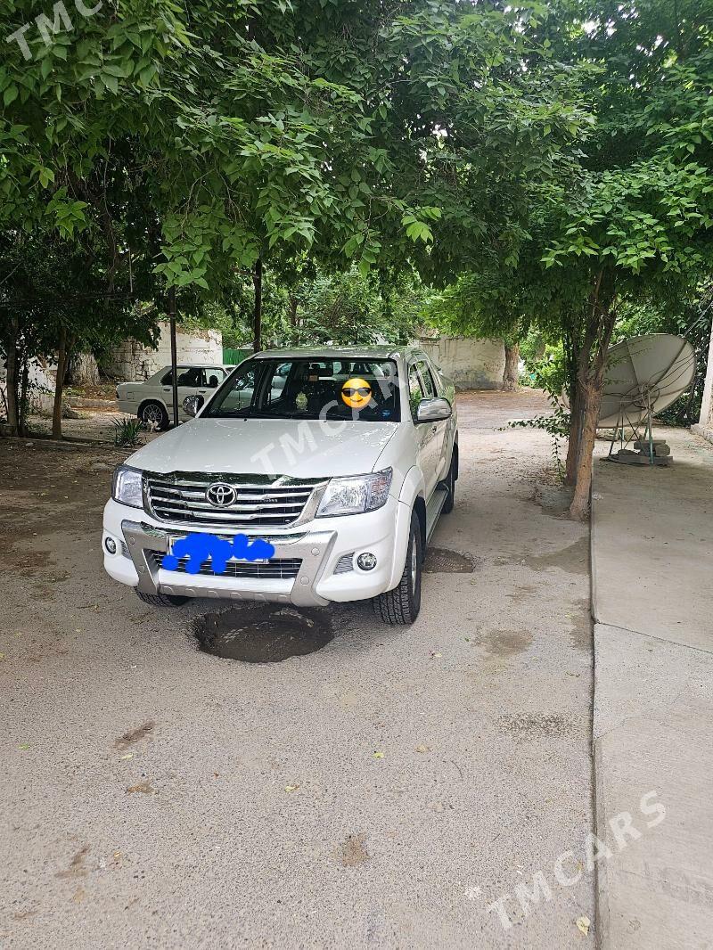 Toyota Hilux 2014 - 430 000 TMT - Aşgabat - img 4