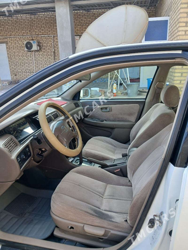 Toyota Camry 1998 - 105 000 TMT - Теджен - img 10