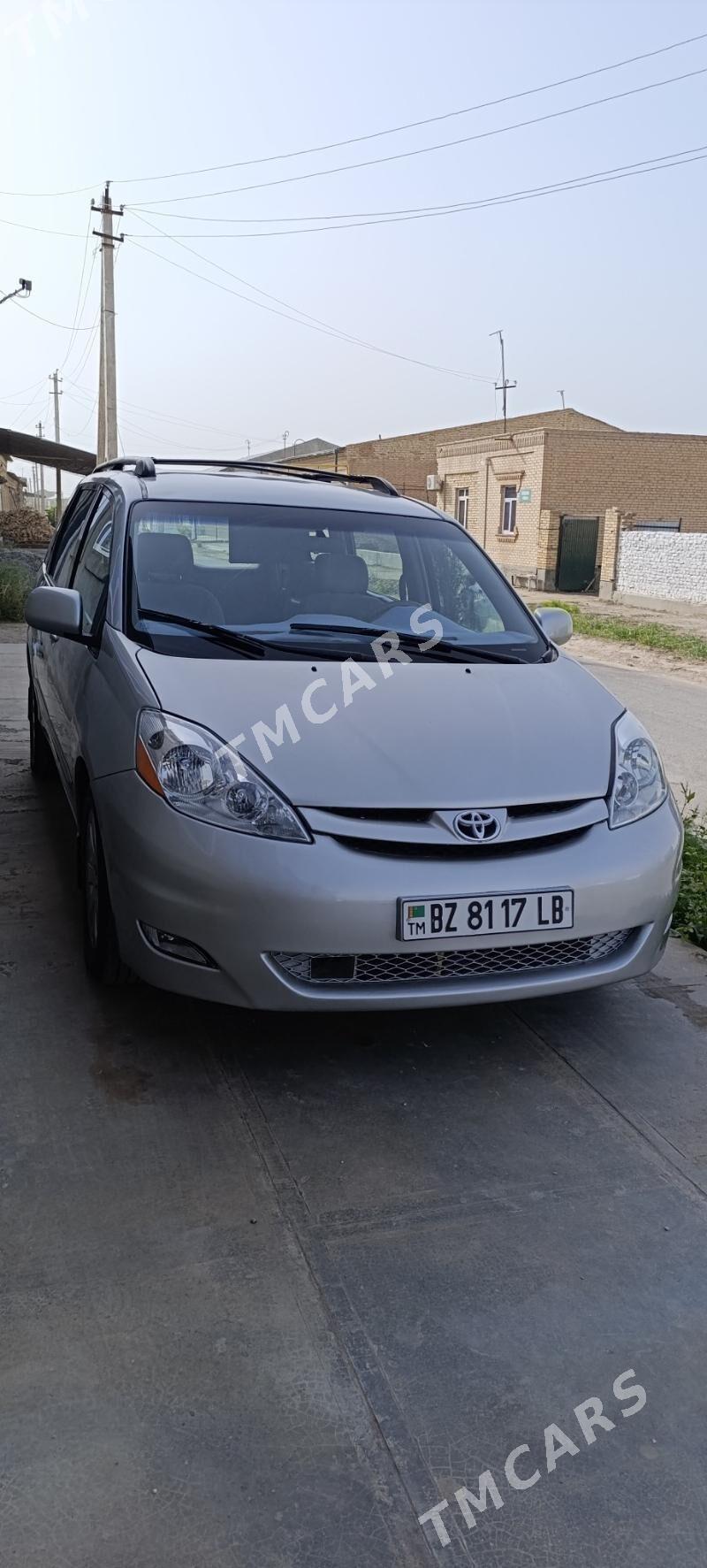 Toyota Sienna 2004 - 160 000 TMT - Türkmenabat - img 2
