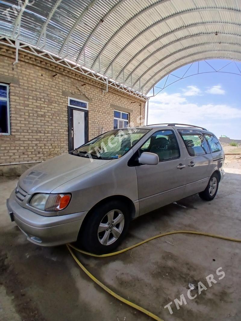 Toyota Sienna 2002 - 180 000 TMT - Бахарден - img 4