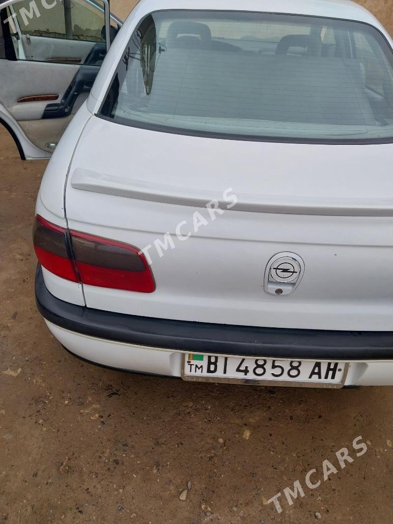 Opel Omega 1996 - 25 000 TMT - Теджен - img 5
