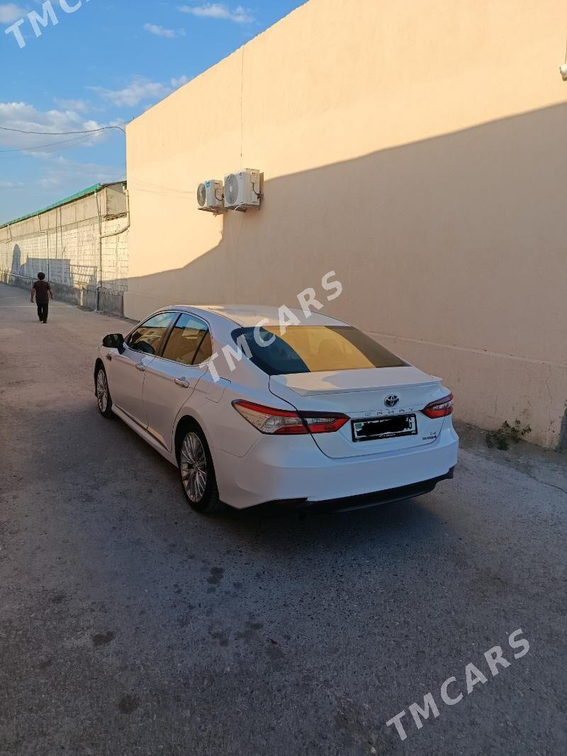 Toyota Camry Hybrid 2020 - 255 000 TMT - Täze zaman - img 2