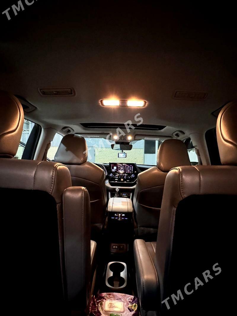 Toyota Highlander 2022 - 670 000 TMT - Мары - img 7