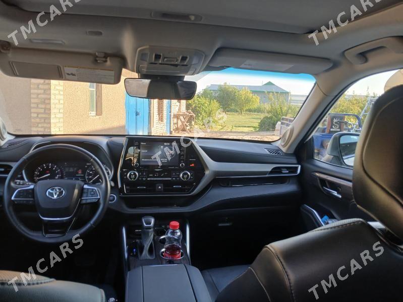Toyota Highlander 2022 - 590 000 TMT - Мары - img 4
