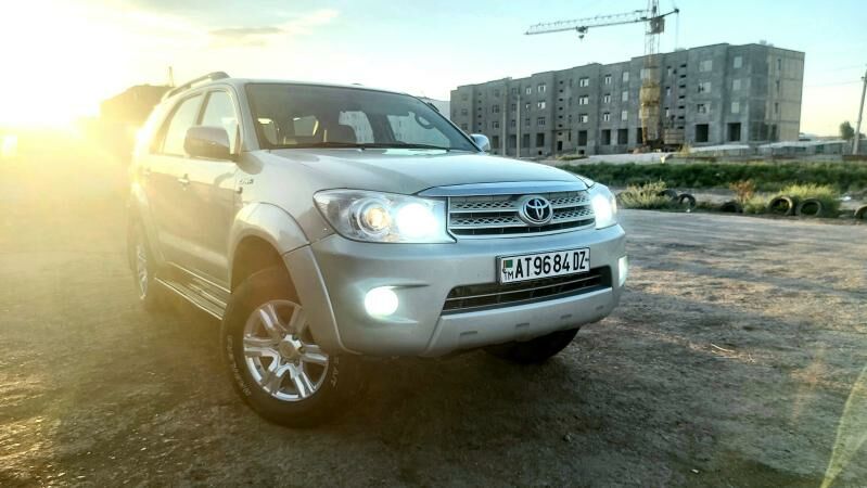 Toyota Fortuner 2008 - 250 000 TMT - Дашогуз - img 9