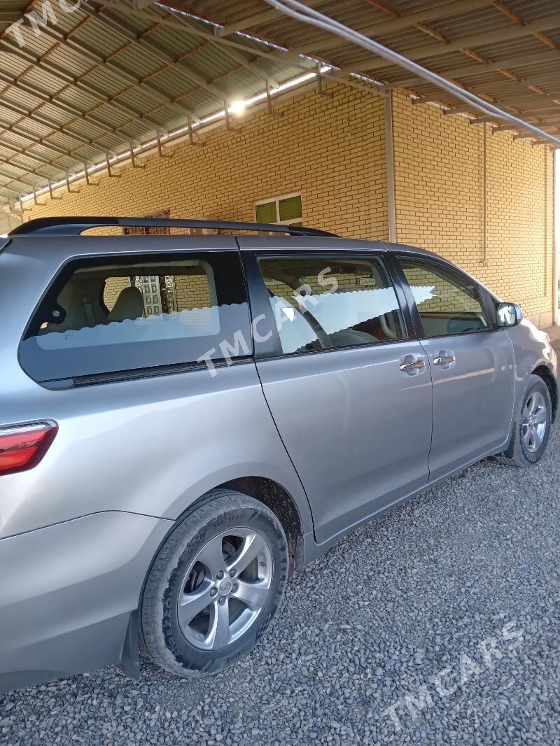 Toyota Sienna 2016 - 340 000 TMT - Мары - img 5