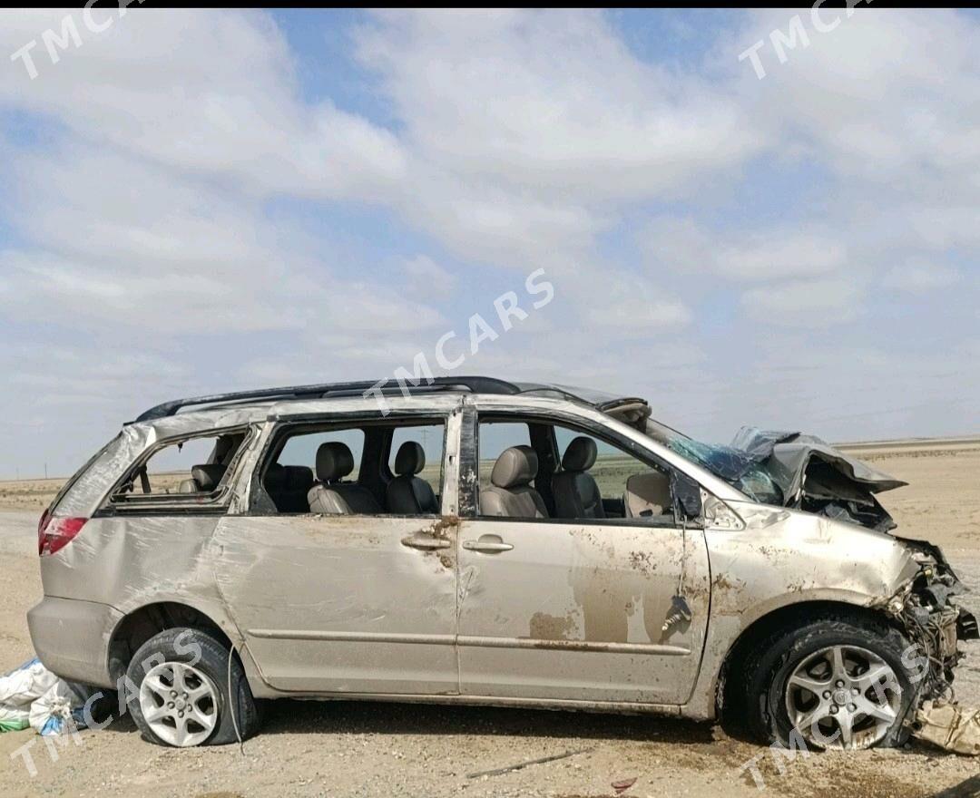 Toyota Sienna 2004 - 96 000 TMT - Эсенгулы - img 3