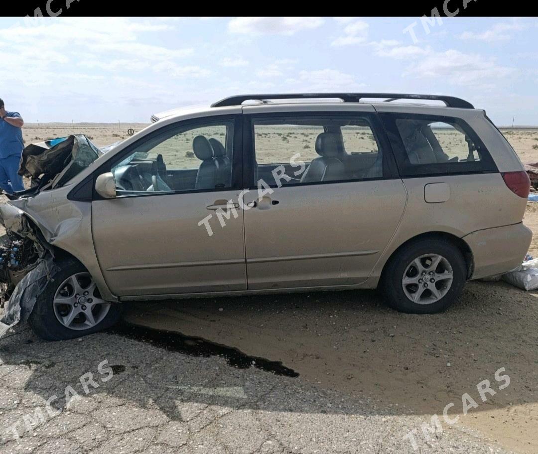 Toyota Sienna 2004 - 96 000 TMT - Эсенгулы - img 4