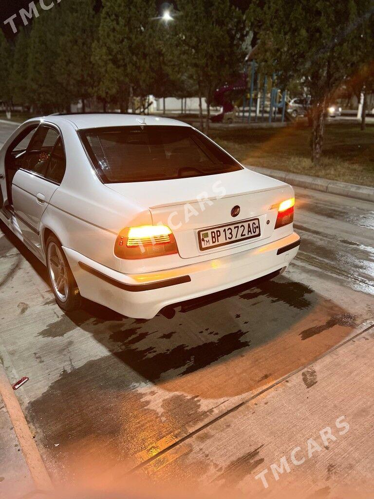 BMW E39 2002 - 130 000 TMT - Кëши - img 1