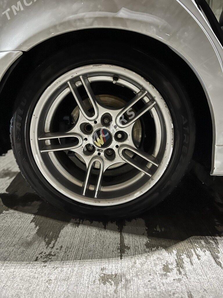 BMW E39 2002 - 130 000 TMT - Кëши - img 5