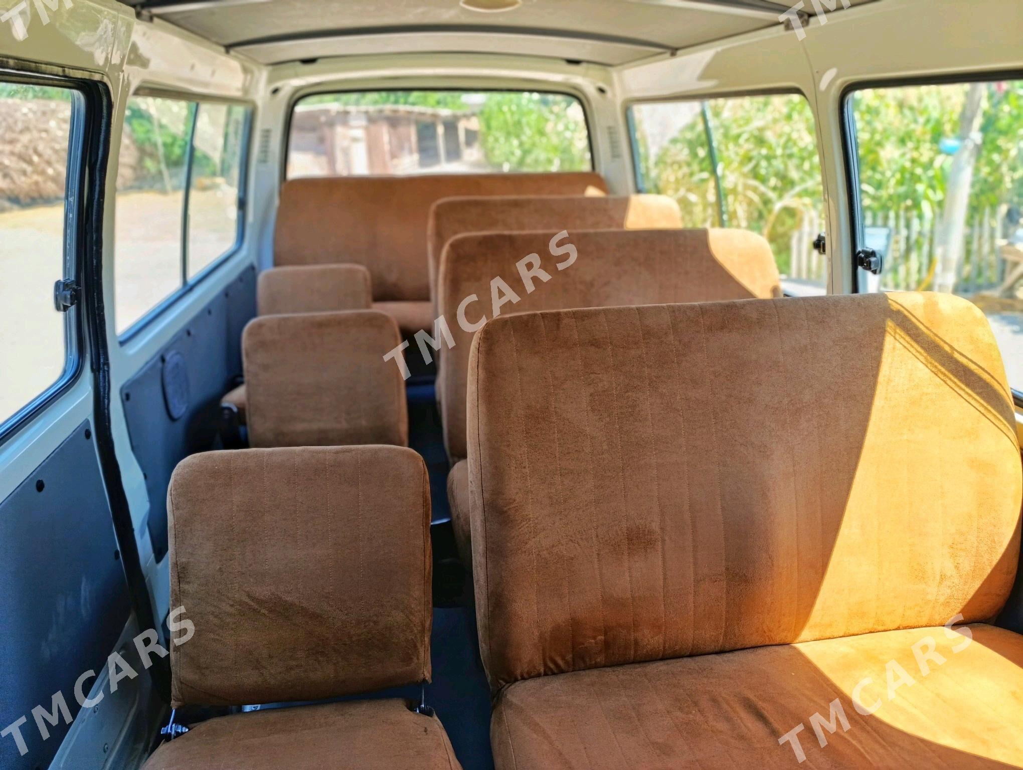 Toyota Hiace 2004 - 135 000 TMT - Байрамали - img 8