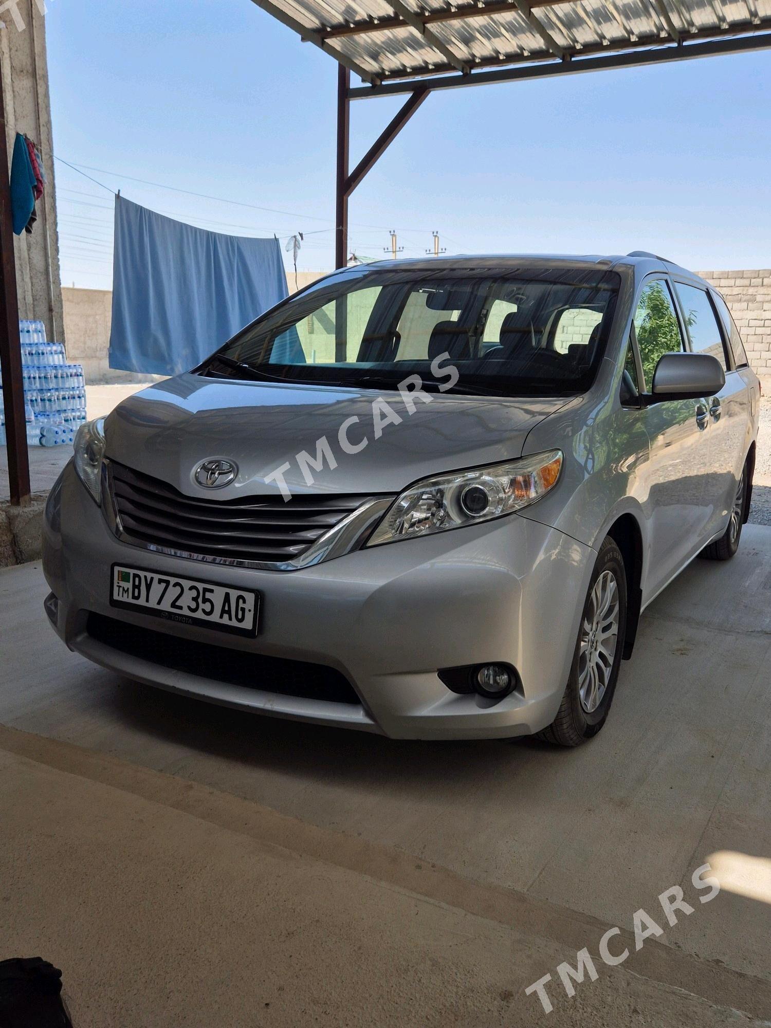 Toyota Sienna 2016 - 350 000 TMT - Гызыларбат - img 1