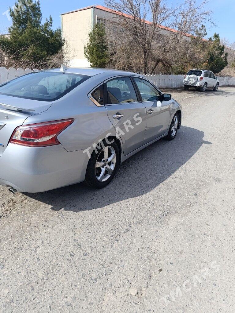 Nissan Altima 2013 - 105 000 TMT - Туркменабат - img 8