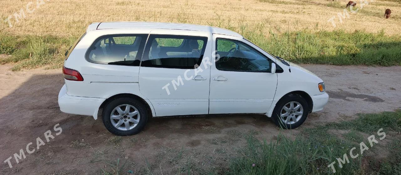 Toyota Sienna 2001 - 120 000 TMT - Гороглы (Тагта) - img 4