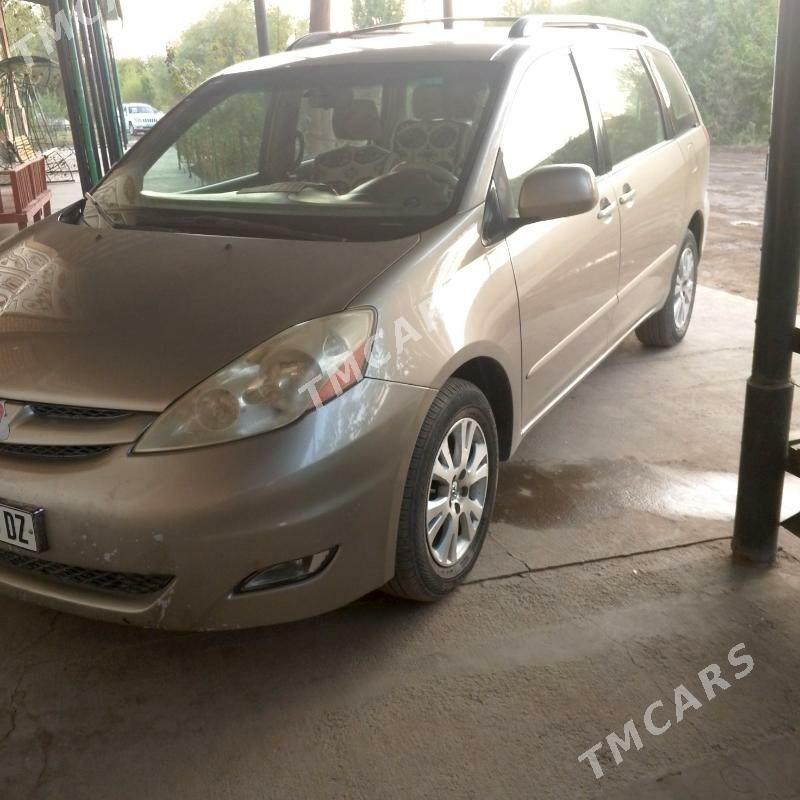 Toyota Sienna 2007 - 190 000 TMT - Кёнеургенч - img 3