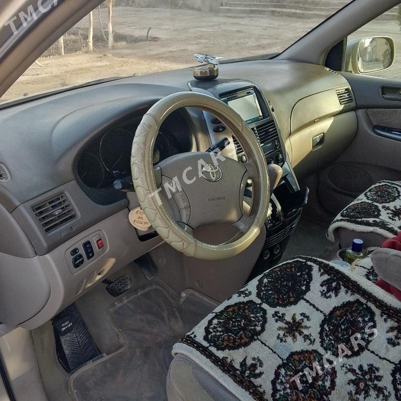 Toyota Sienna 2007 - 190 000 TMT - Кёнеургенч - img 4