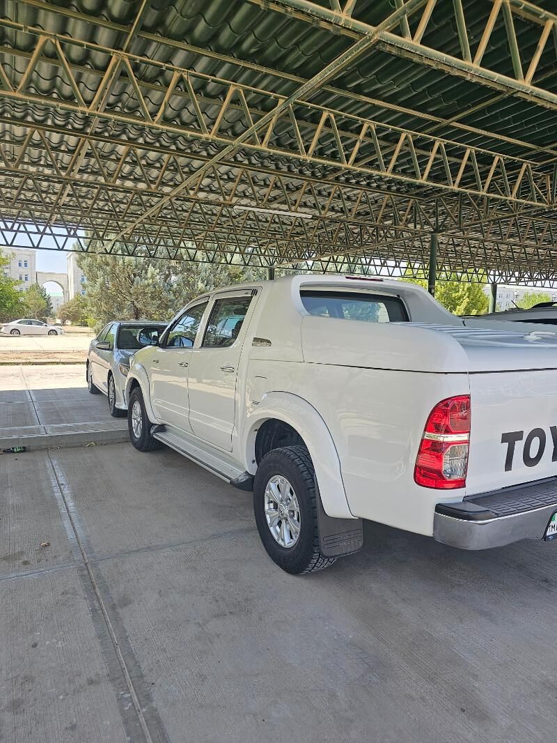 Toyota Hilux 2014 - 435 000 TMT - Aşgabat - img 7
