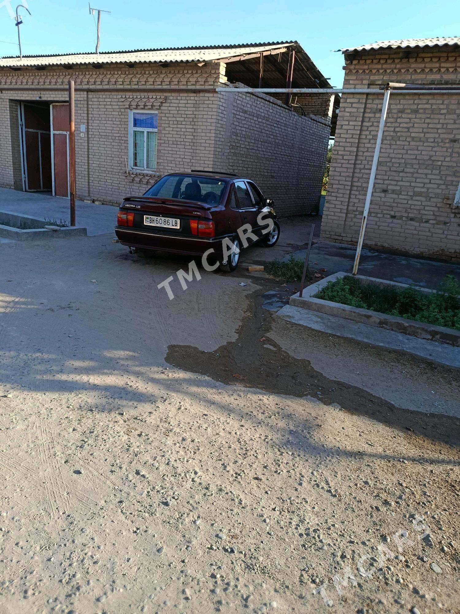 Opel Vectra 1990 - 32 000 TMT - Чарджоу - img 10