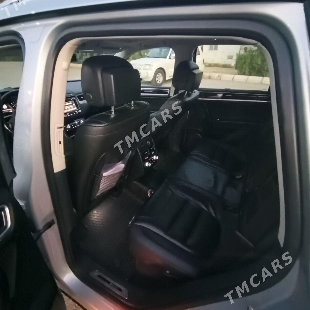 Volkswagen Touareg 2016 - 620 000 TMT - Bekrewe - img 2