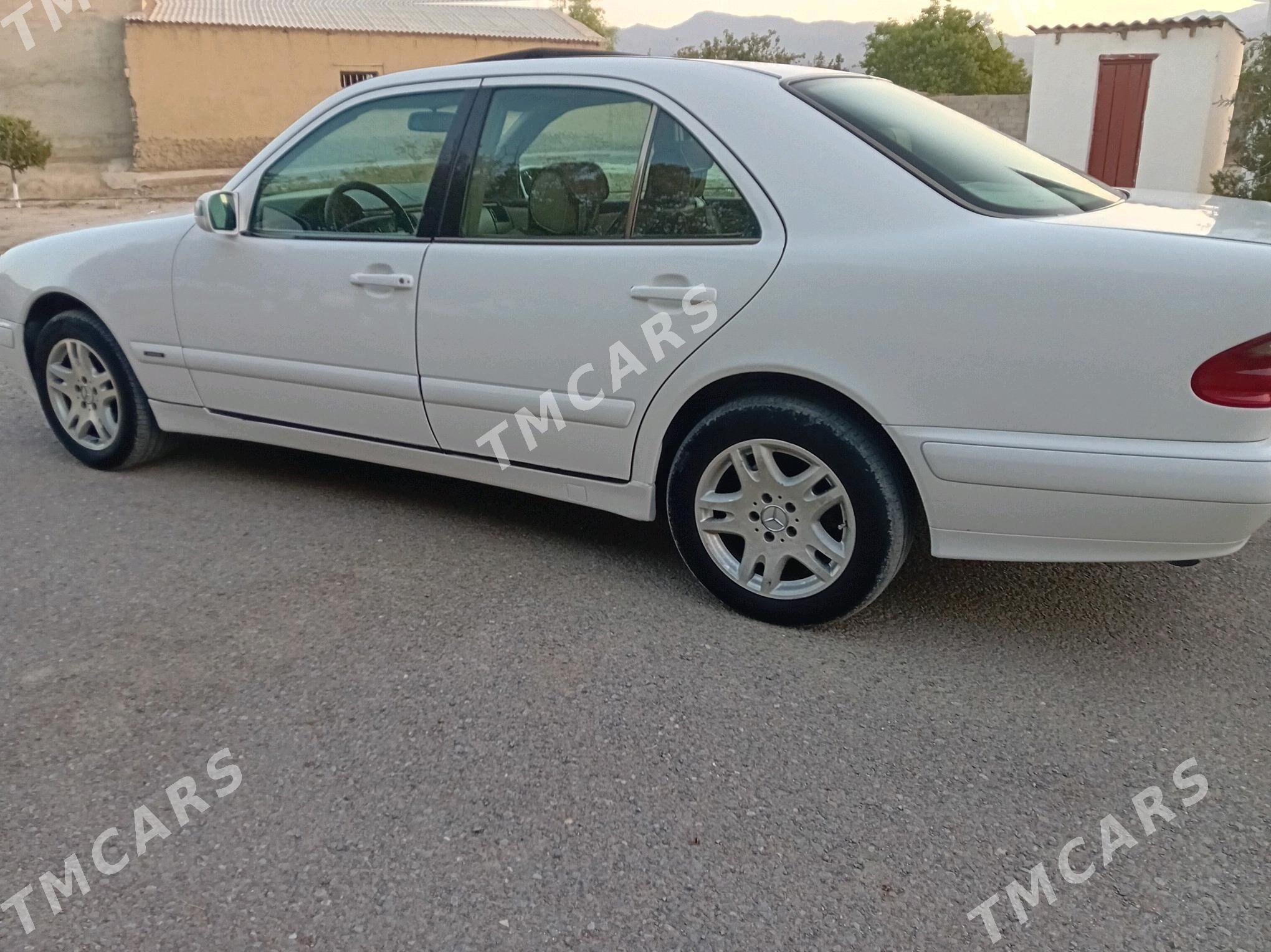 Mercedes-Benz E320 2000 - 110 000 TMT - Бахарден - img 3