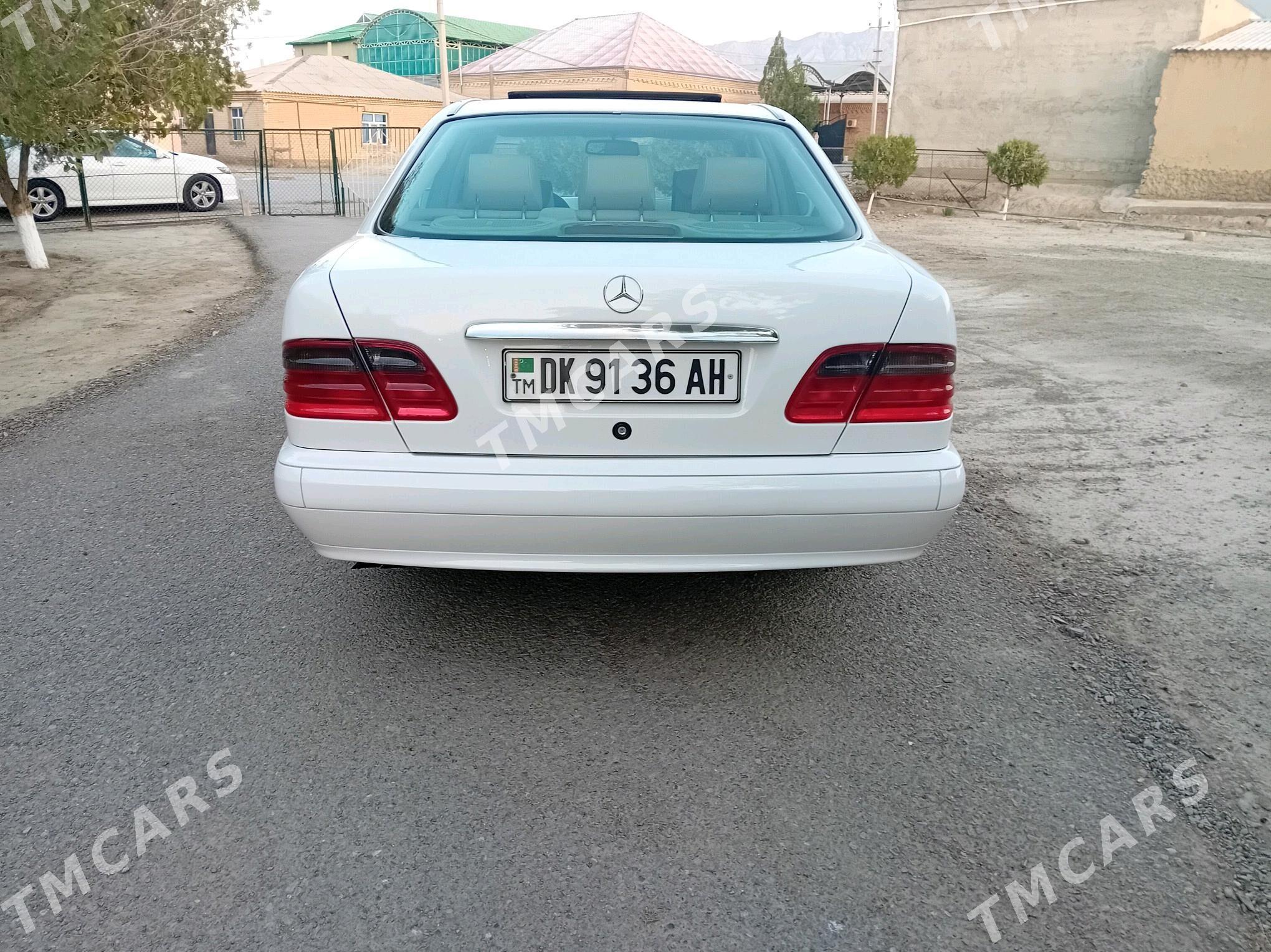 Mercedes-Benz E320 2000 - 110 000 TMT - Бахарден - img 2