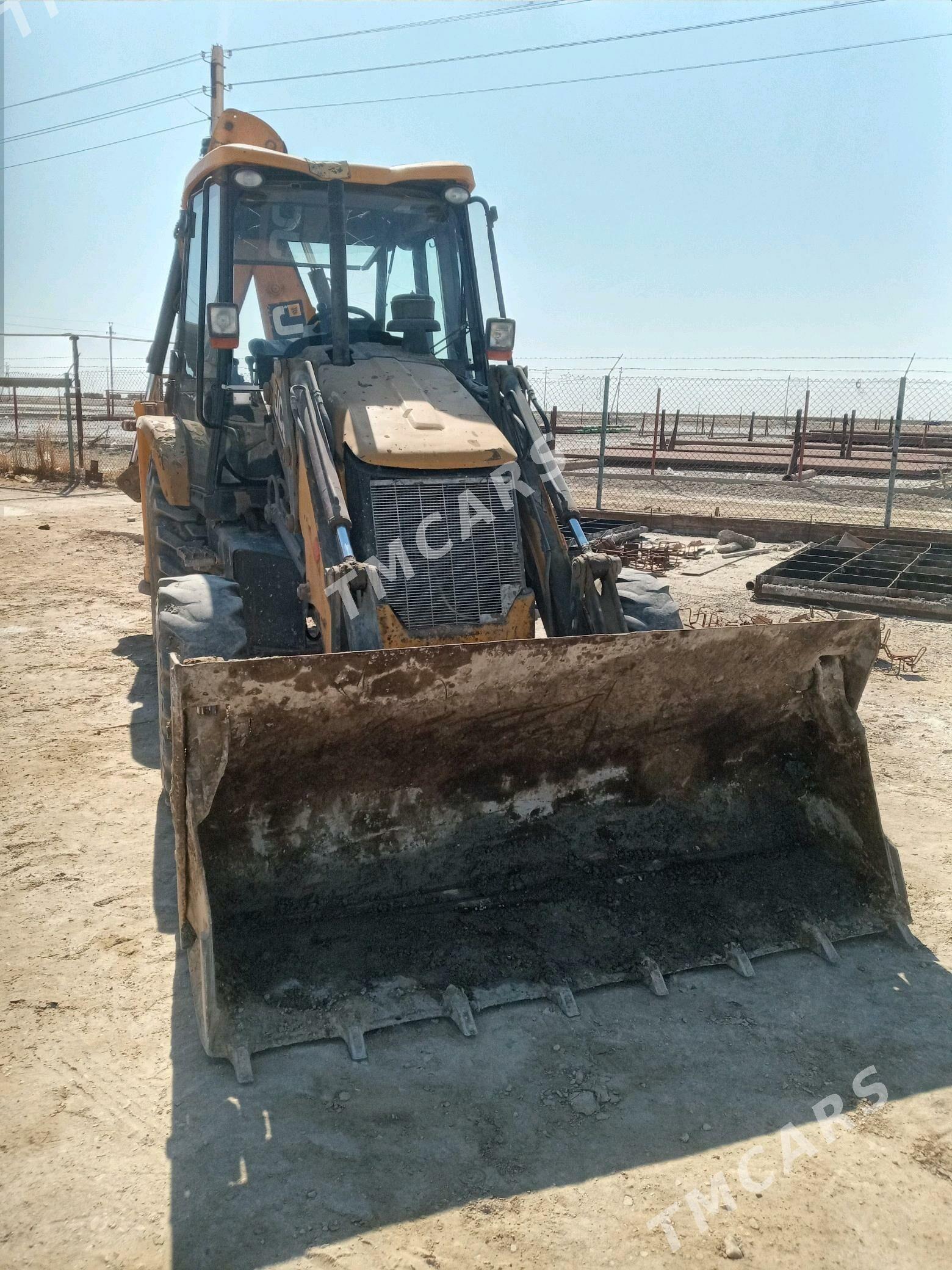 JCB 3CX Compact 2014 - 530 000 TMT - Балканабат - img 8