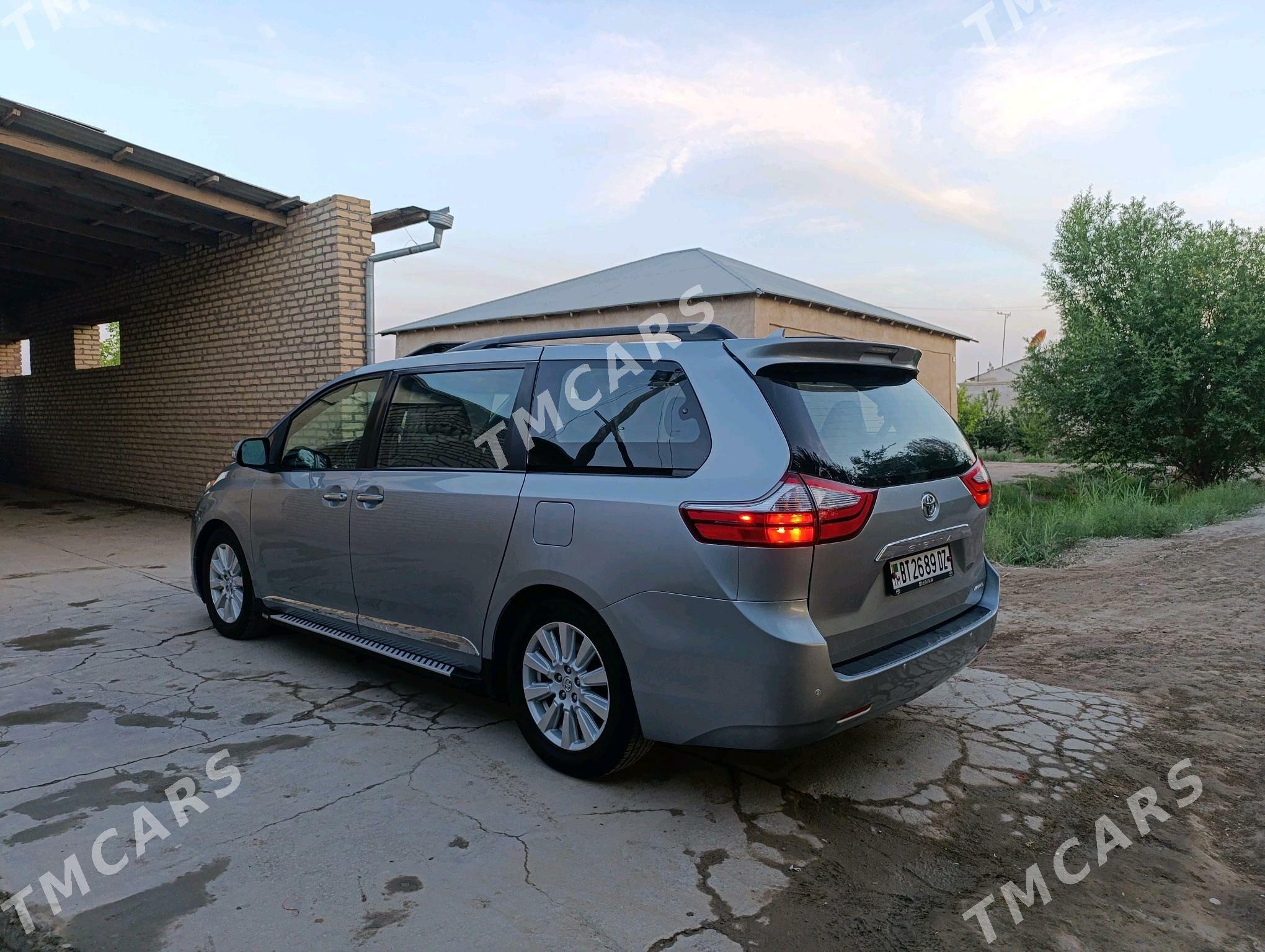 Toyota Sienna 2017 - 420 000 TMT - Гороглы (Тагта) - img 6