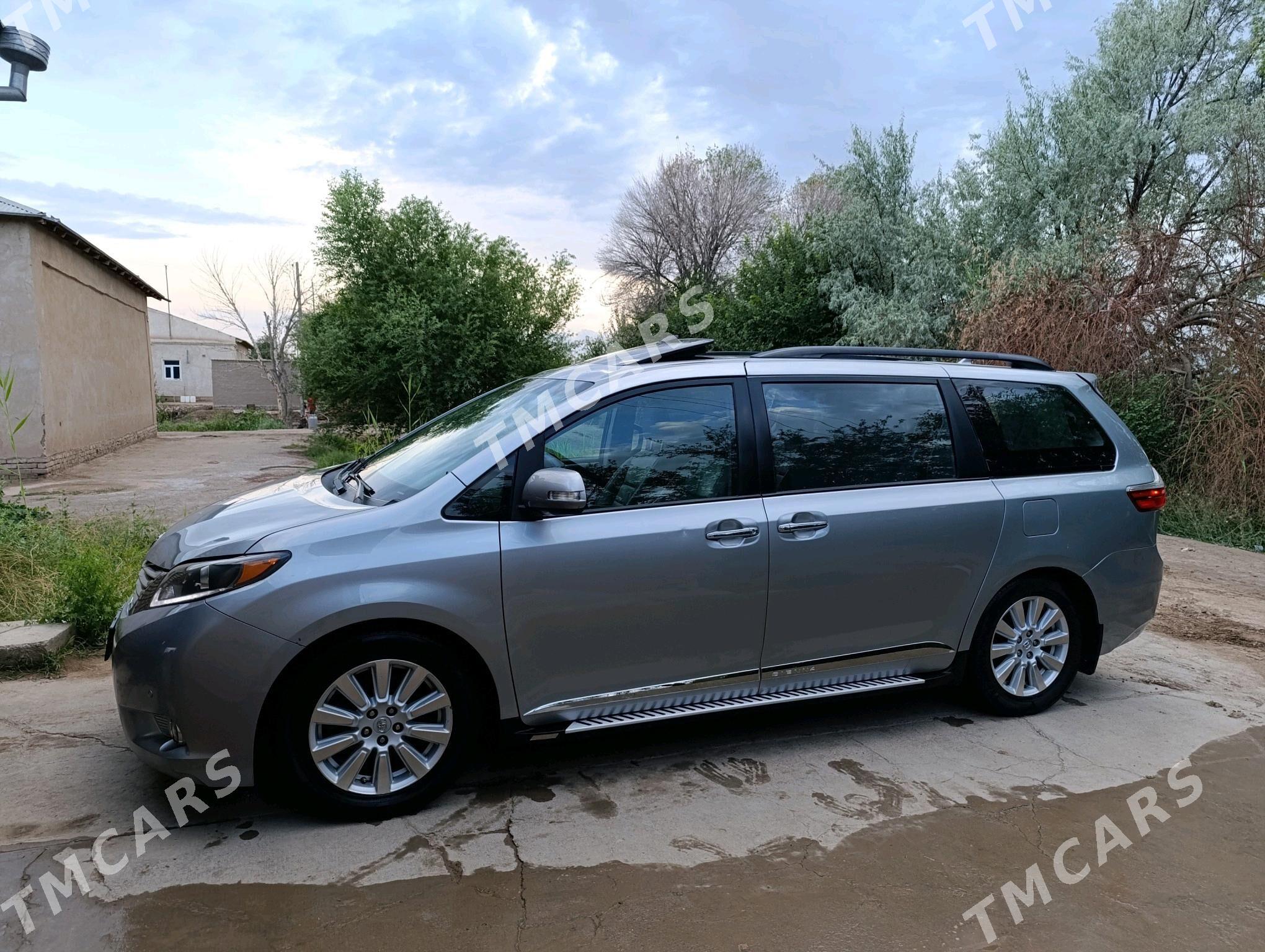 Toyota Sienna 2017 - 420 000 TMT - Гороглы (Тагта) - img 7