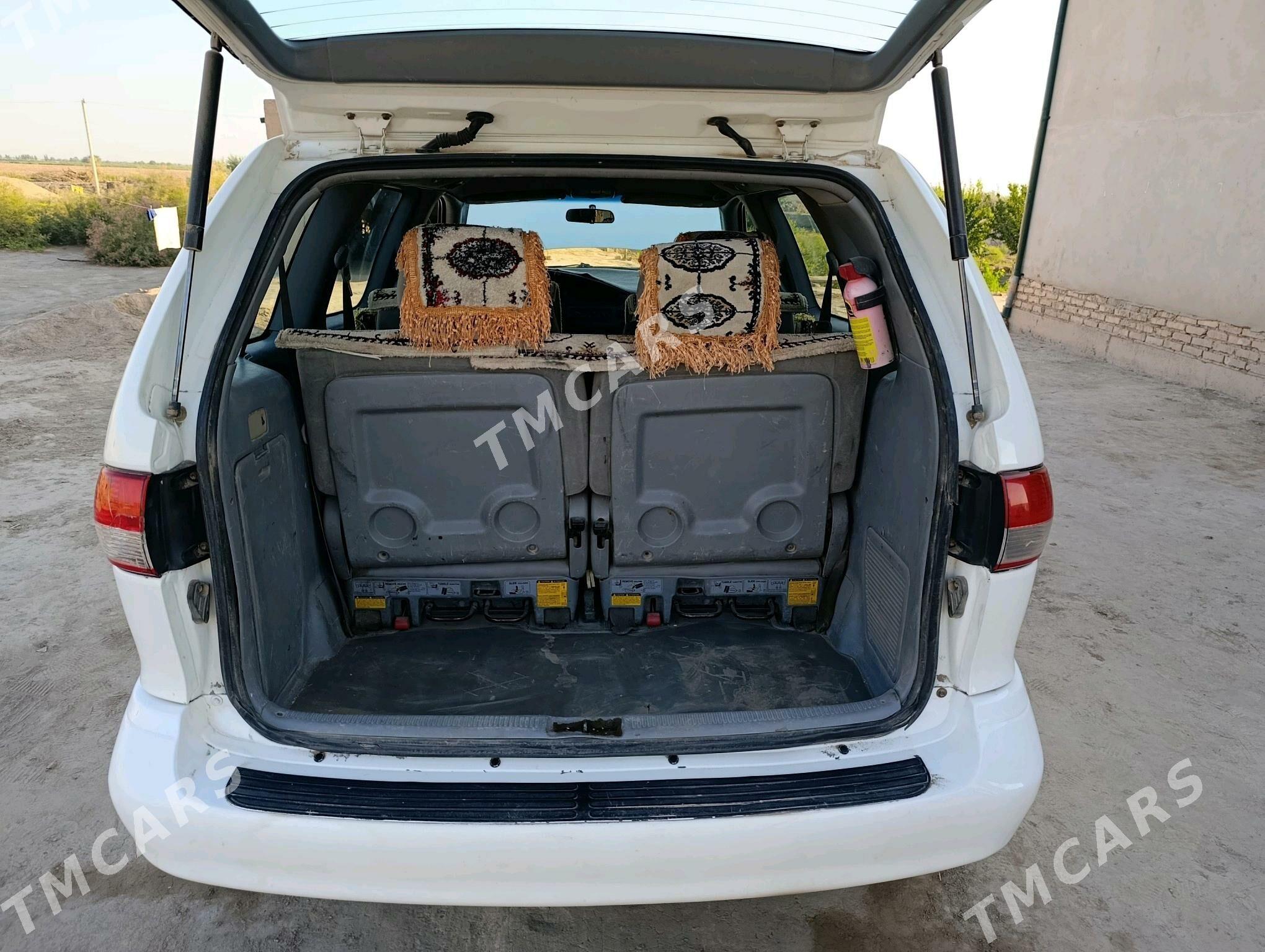 Toyota Sienna 2001 - 150 000 TMT - Гурбансолтан Едже - img 6