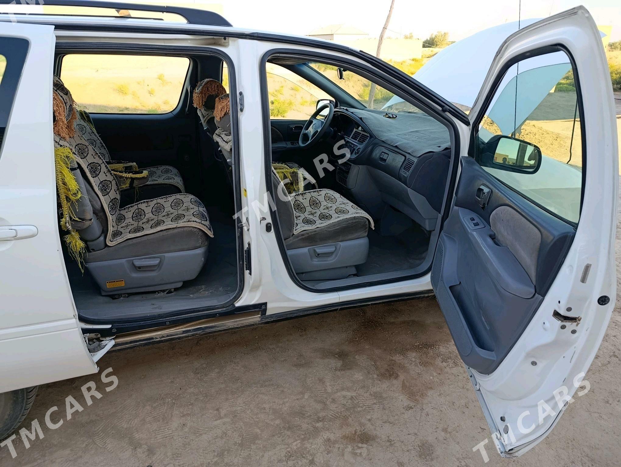 Toyota Sienna 2001 - 150 000 TMT - Гурбансолтан Едже - img 7