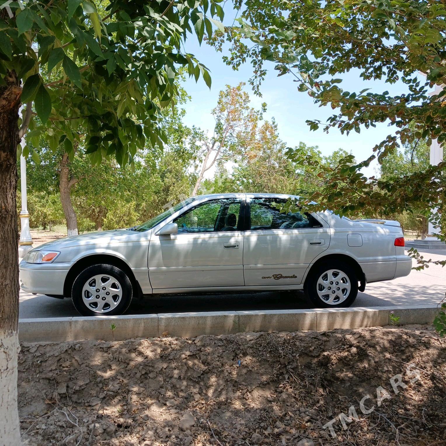 Toyota Camry 2001 - 155 000 TMT - Дашогуз - img 8