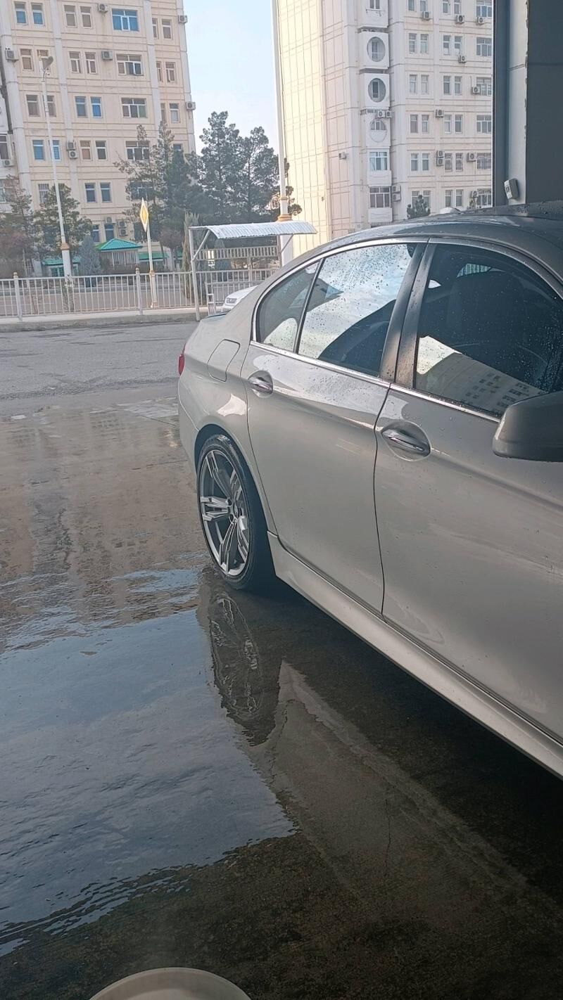 BMW F10 2011 - 290 000 TMT - ул. Подвойского (Битарап Туркменистан шаёлы) - img 7