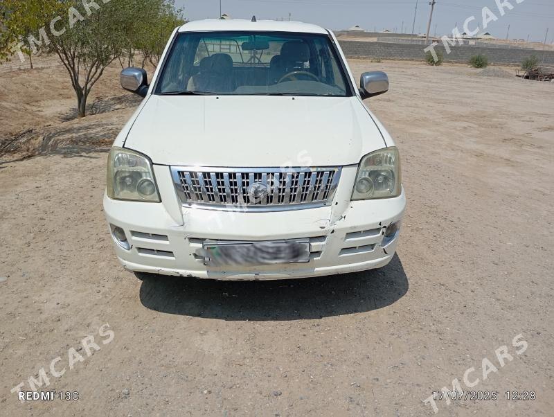 Toyota Hilux 2006 - 90 000 TMT - Этрек - img 1