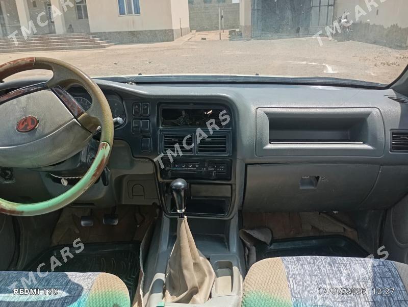 Toyota Hilux 2006 - 90 000 TMT - Этрек - img 4