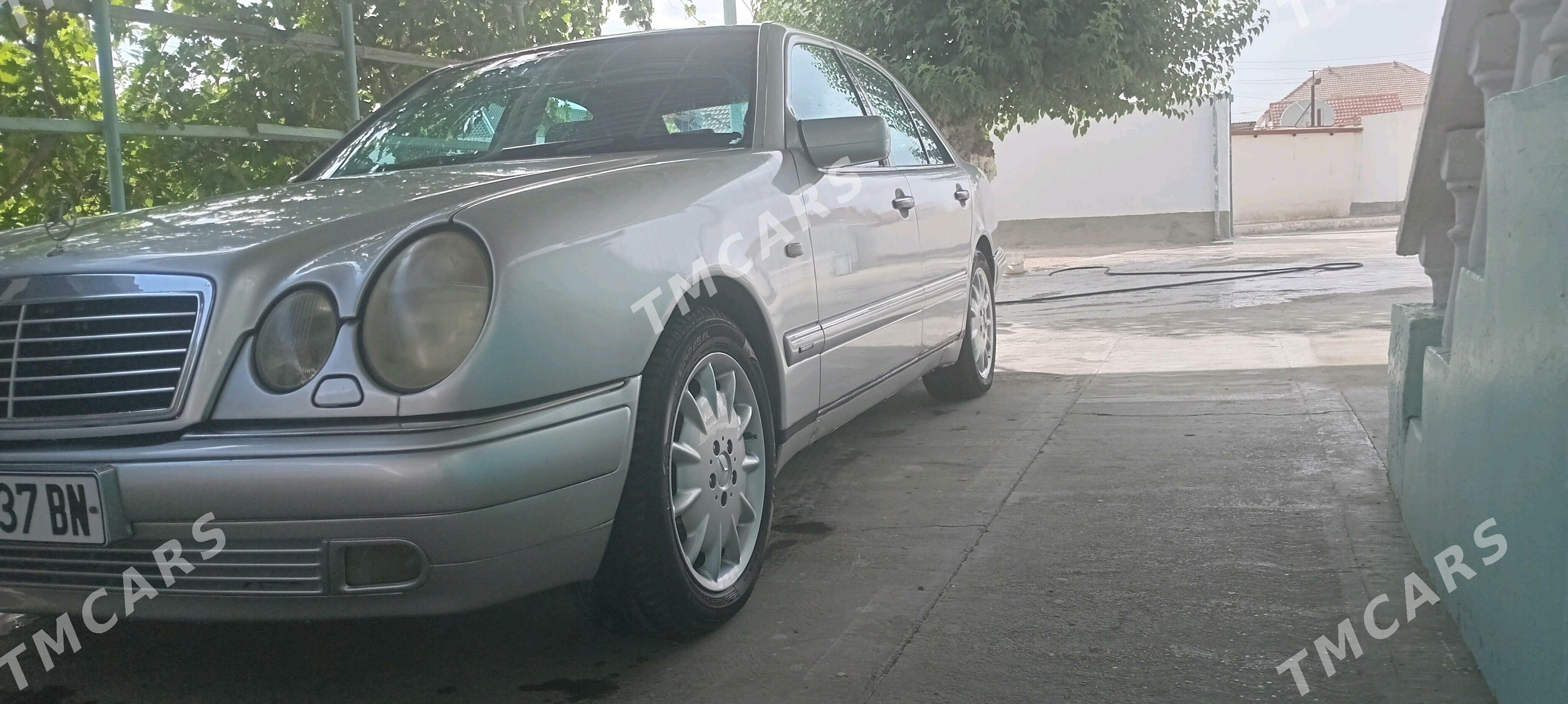 Mercedes-Benz E320 1998 - 100 000 TMT - Балканабат - img 4