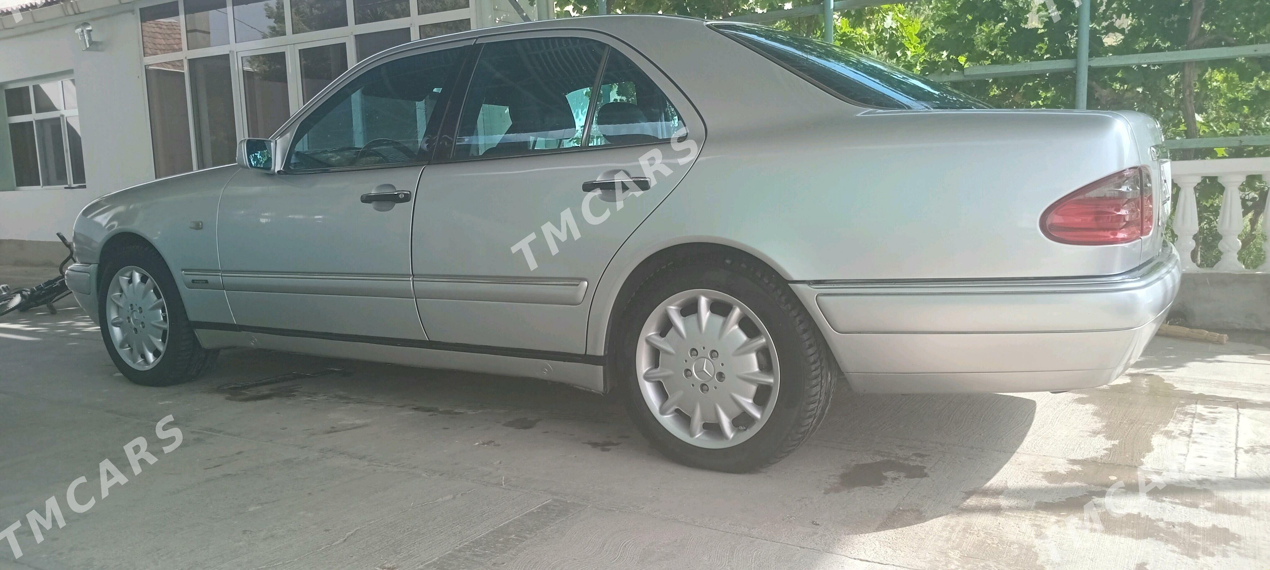 Mercedes-Benz E320 1998 - 100 000 TMT - Балканабат - img 5