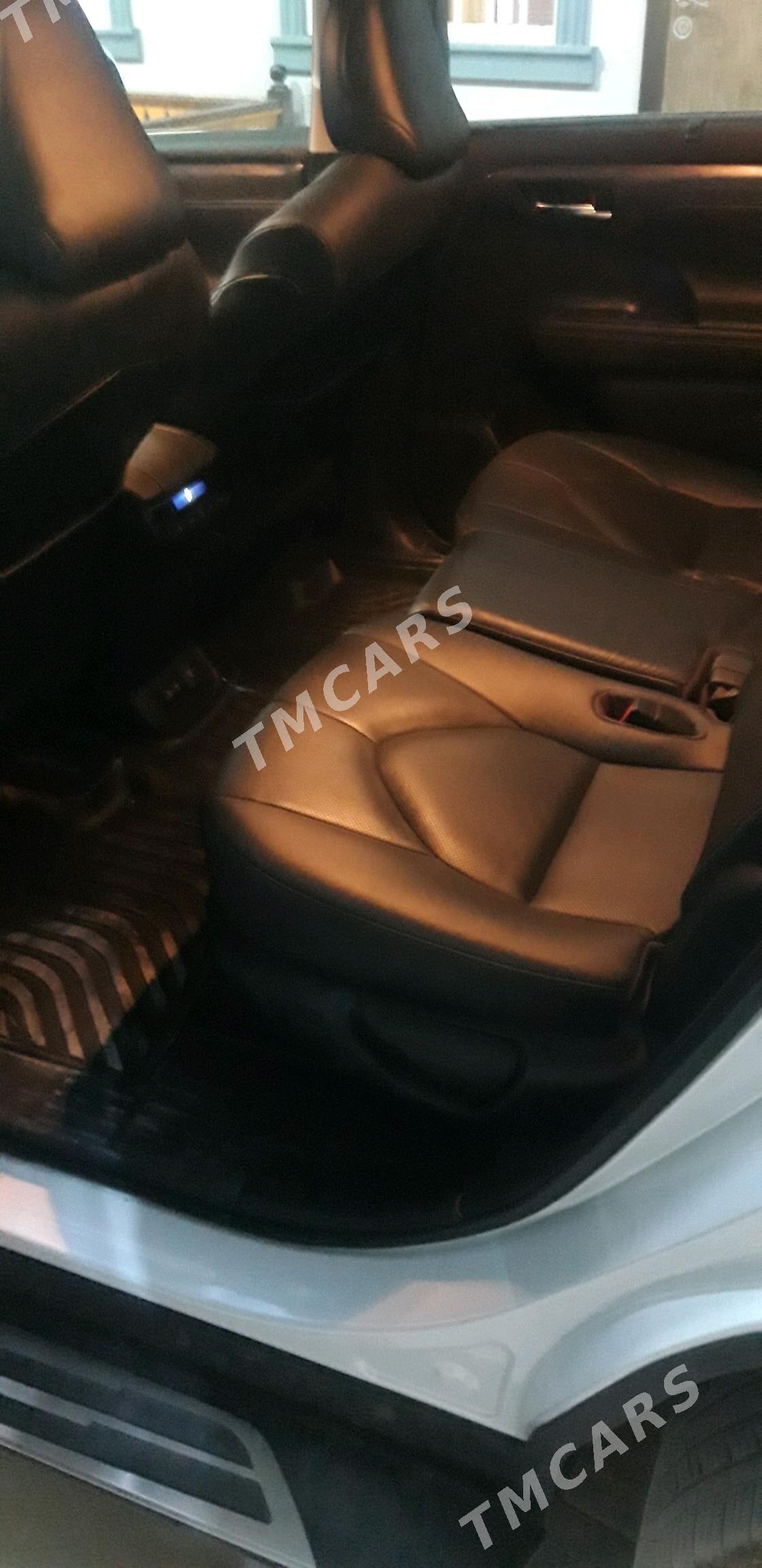 Toyota Highlander 2021 - 550 000 TMT - Мары - img 4