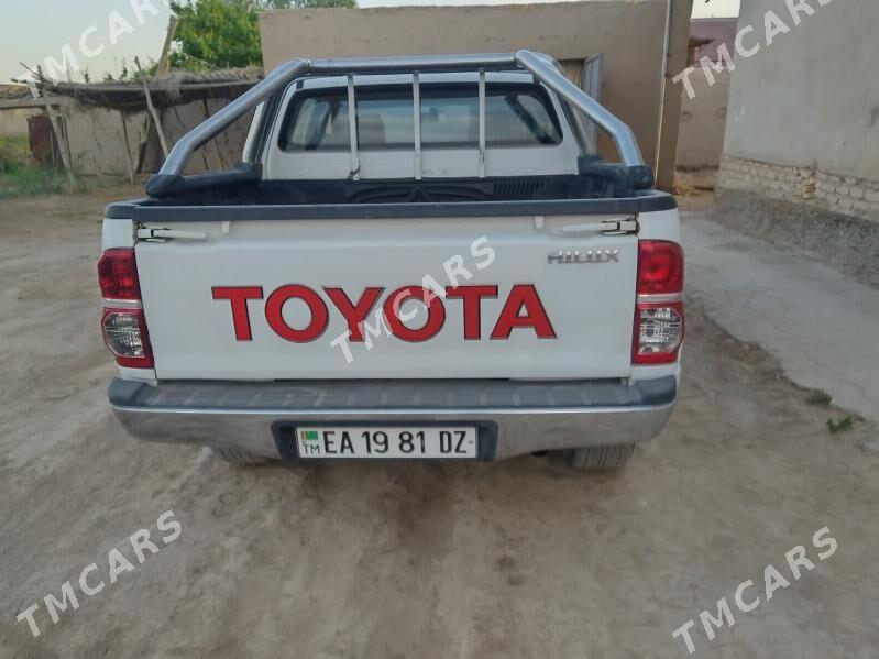 Toyota Hilux 2007 - 230 000 TMT - Köneürgenç - img 4
